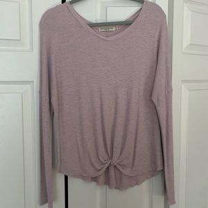 Long sleeve knotted shirt